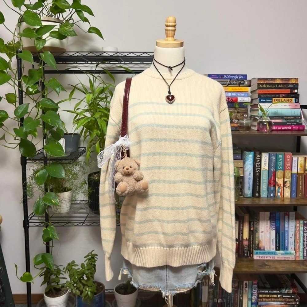 Brandy Melville Sweater Oversized Brianna‎ Cream & Blue Crewneck Pullover
